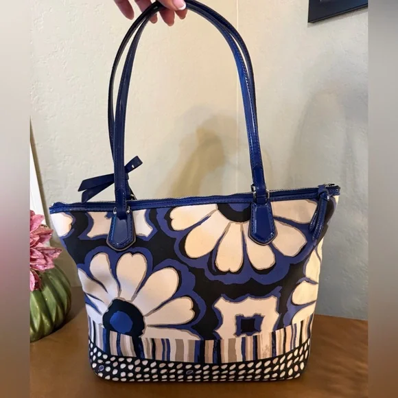 Coach Poppy Floral Navy and Cream Tote Bag - Picture 2 of 13
